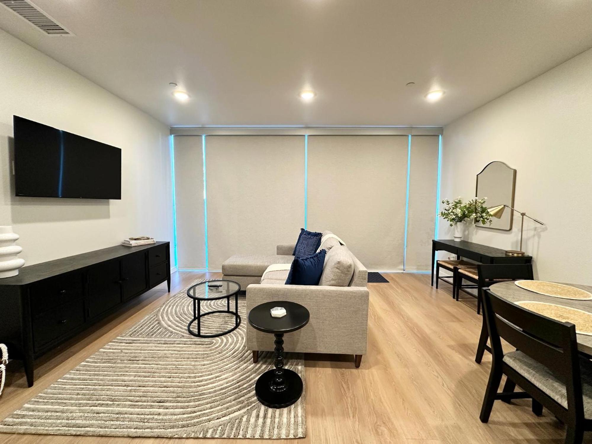 Nimitz Crossing Luxury Residences Apartment *